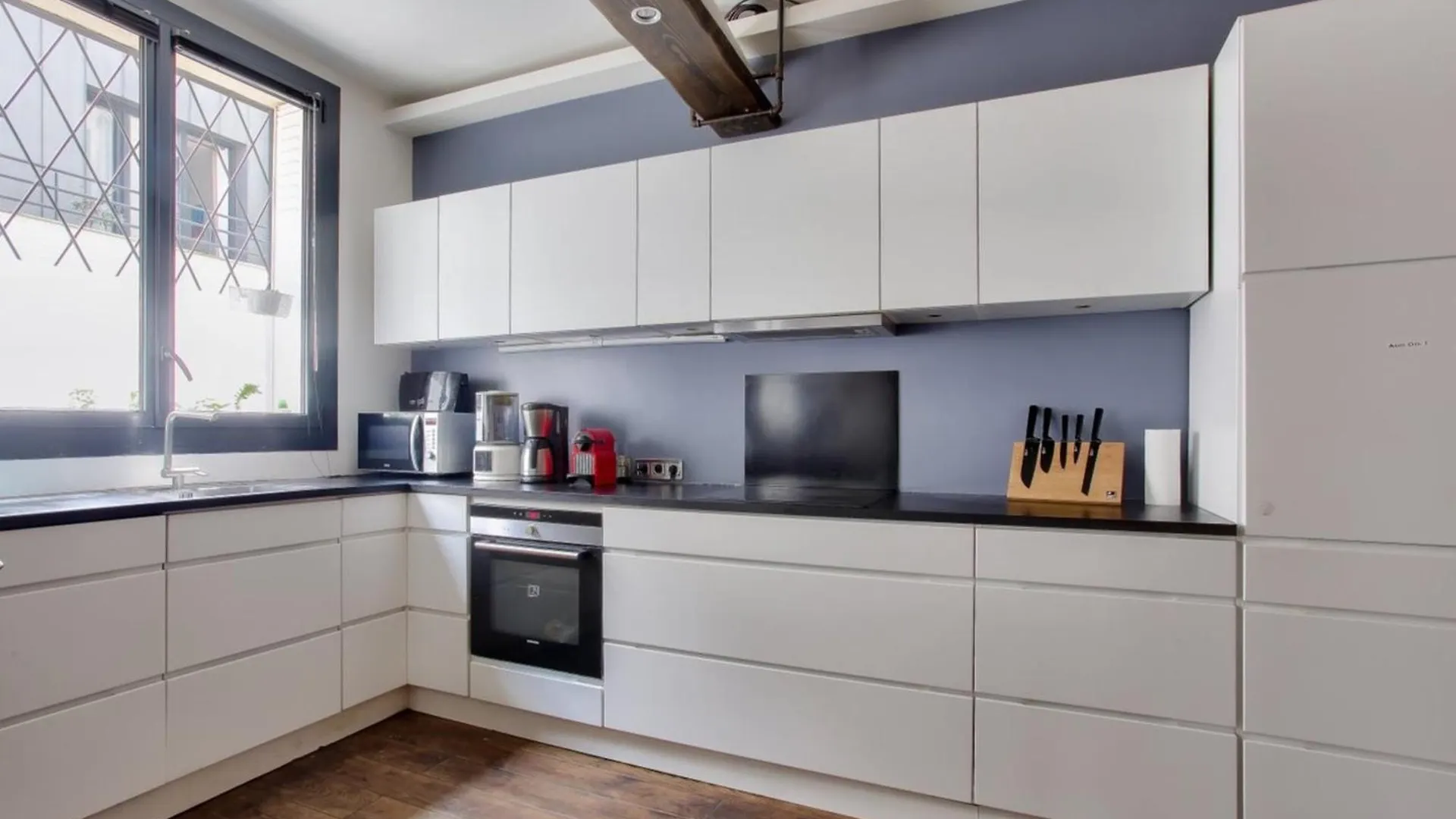Spacious Of 100 M In Souplex Apartment