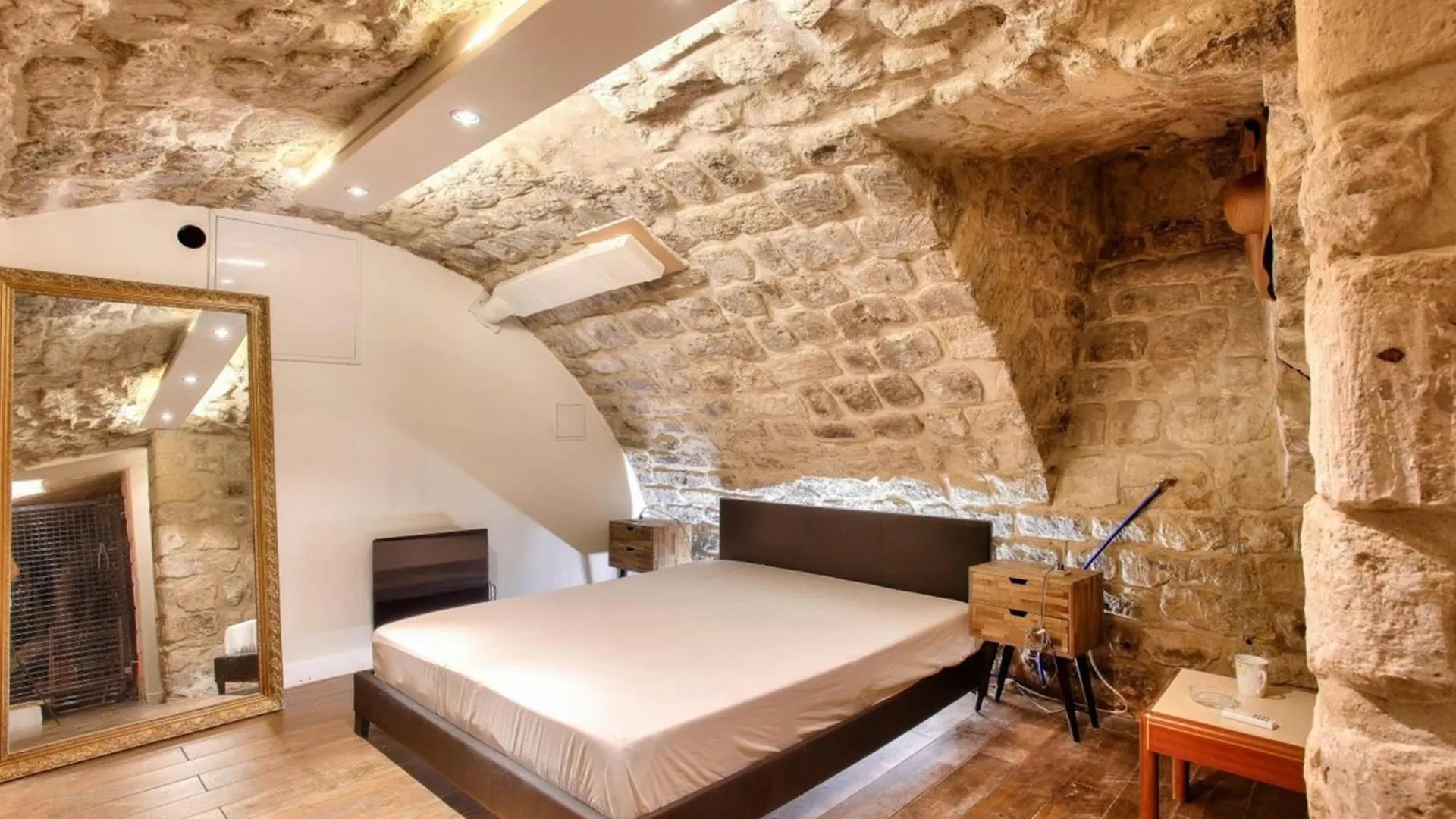 Spacious Of 100 M In Souplex